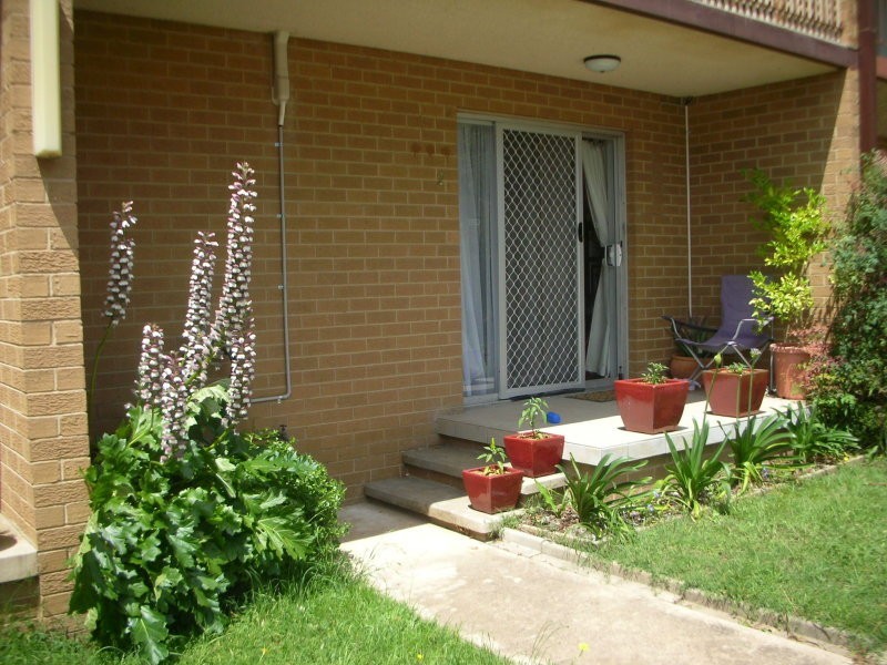 2/6 Yarrow Street, Queanbeyan NSW 2620