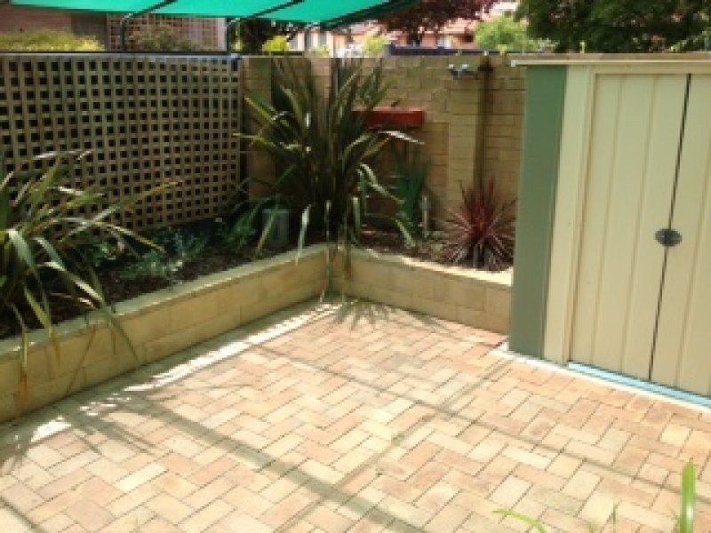 2/6 Yarrow Street, Queanbeyan NSW 2620