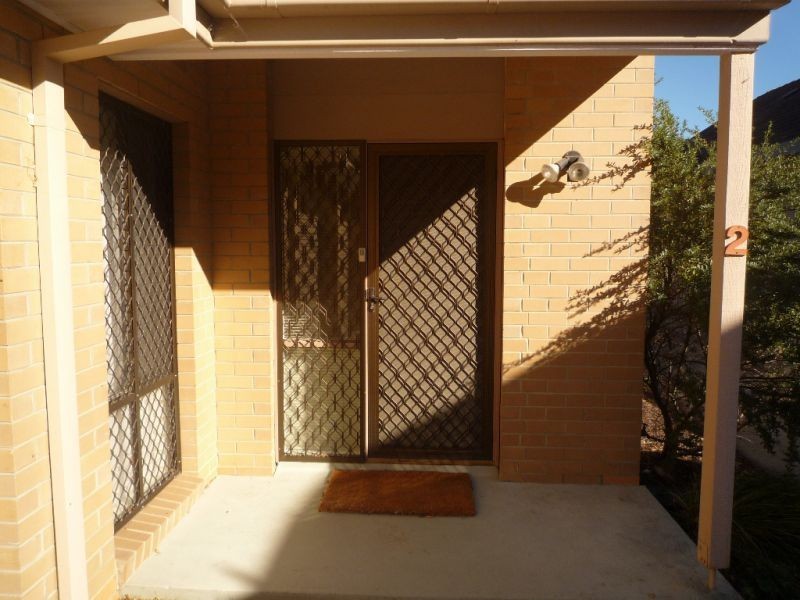 2/12 Mckeahnie Street, Queanbeyan NSW 2620
