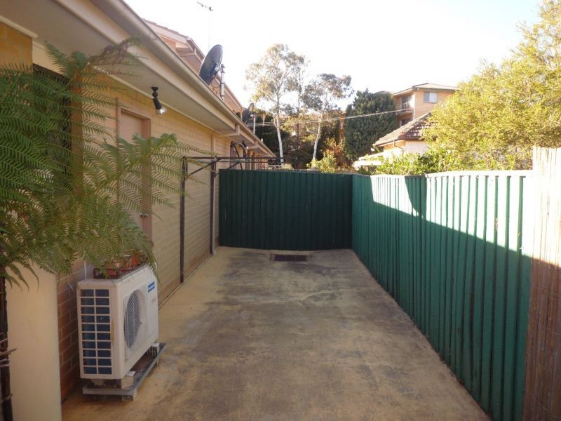 2/12 Mckeahnie Street, Queanbeyan NSW 2620