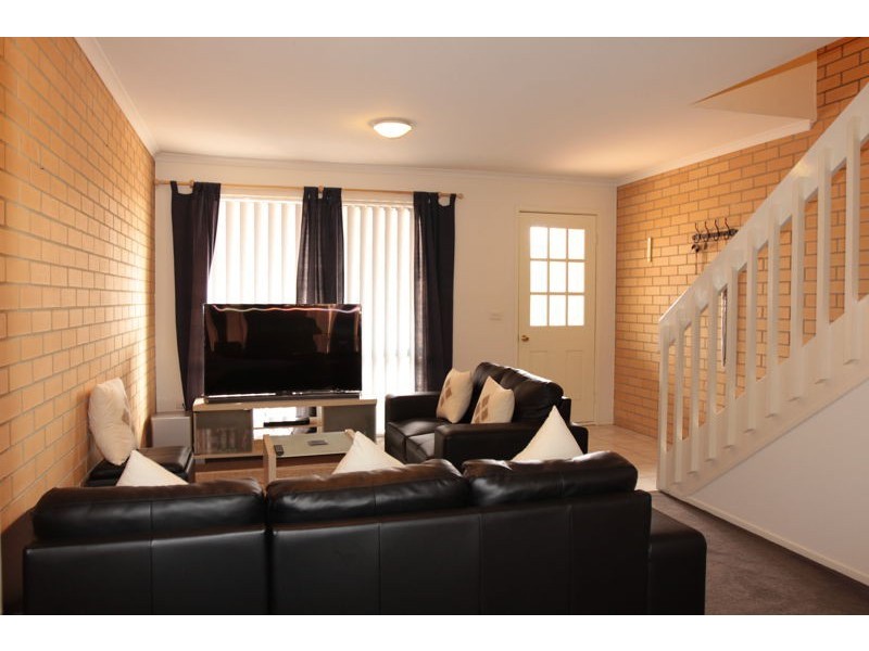 2/111 Uriarra Road, Queanbeyan NSW 2620