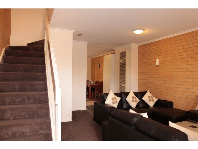 2/111 Uriarra Road, Queanbeyan NSW 2620