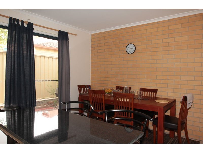 2/111 Uriarra Road, Queanbeyan NSW 2620