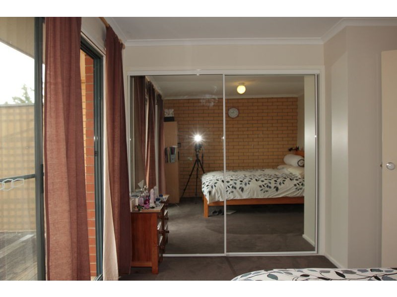 2/111 Uriarra Road, Queanbeyan NSW 2620