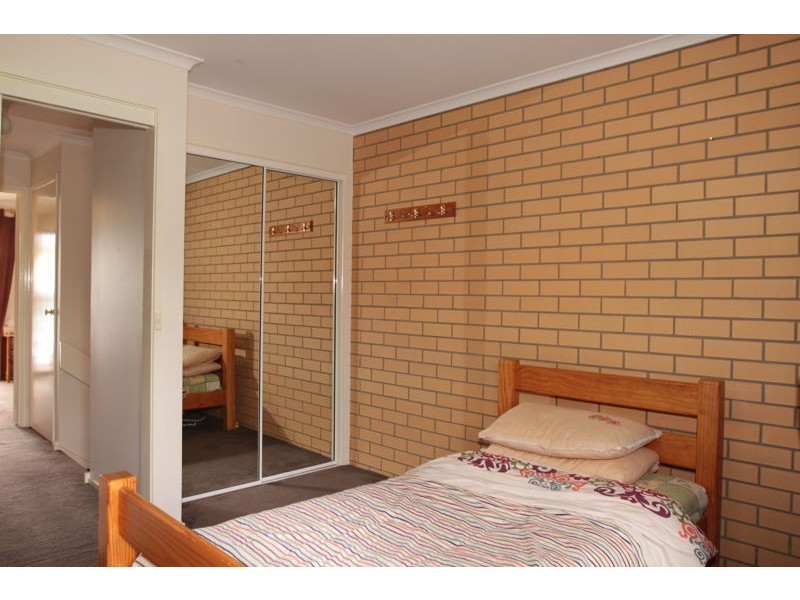 2/111 Uriarra Road, Queanbeyan NSW 2620