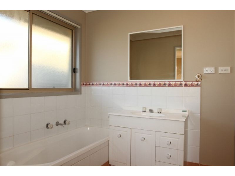 19 Telopea Place, Queanbeyan NSW 2620