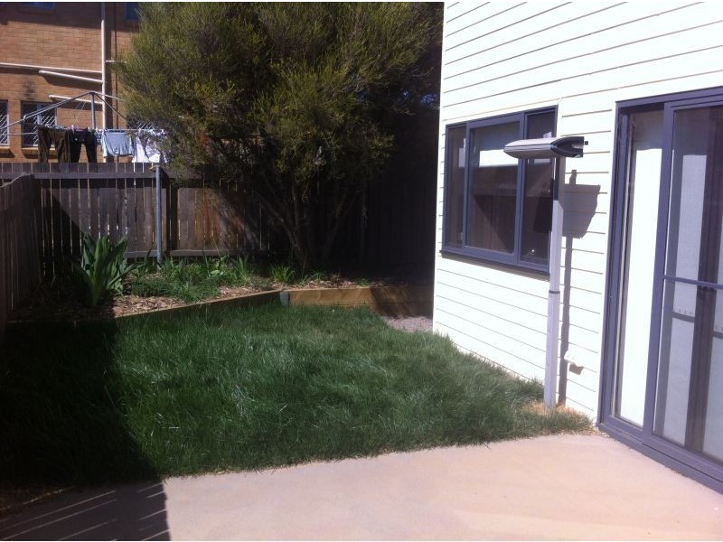 2/30 Derrima Road, Queanbeyan NSW 2620