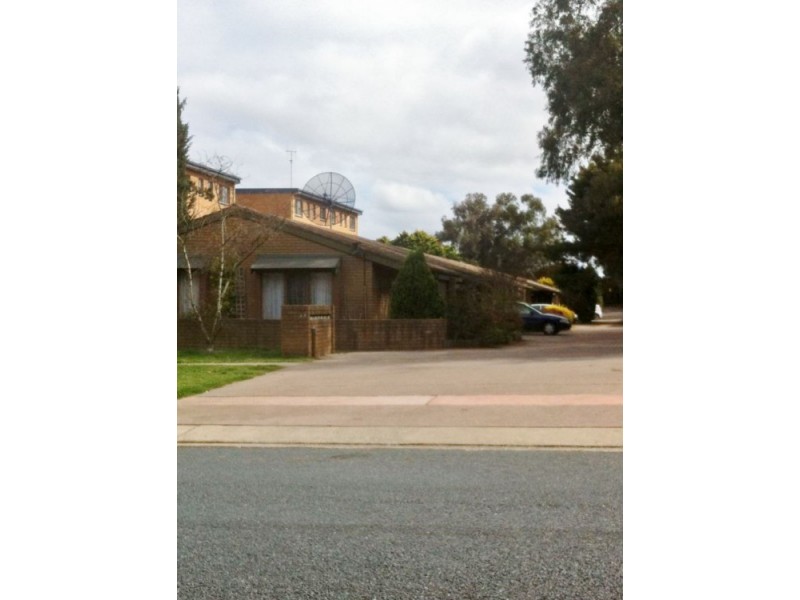 5/24 Booth Street, Queanbeyan NSW 2620