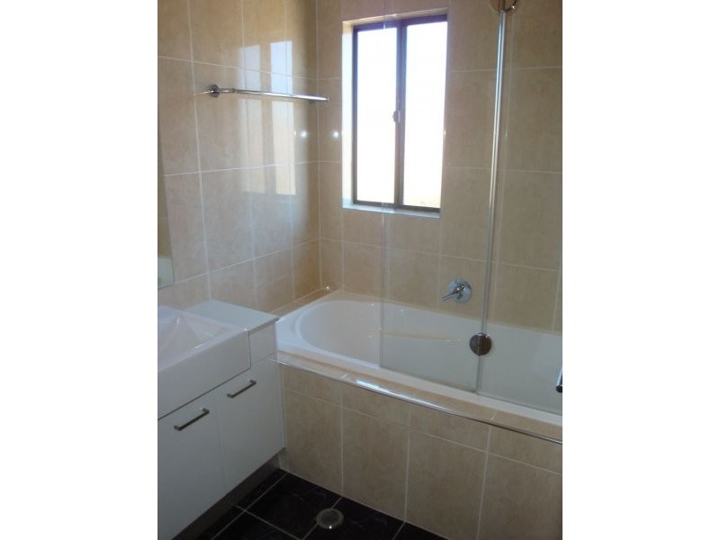 2/13 Gerald Street, Queanbeyan NSW 2620