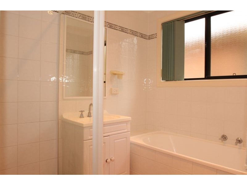 31 Hellmund Street, Queanbeyan West NSW 2620