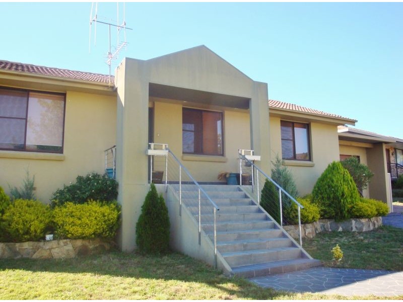 25 Candlebark Road, Queanbeyan NSW 2620