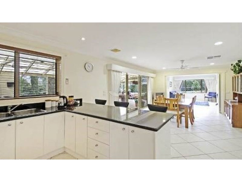 15 Halloran Drive, Jerrabomberra NSW 2619