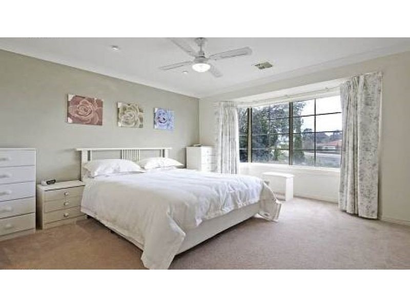 15 Halloran Drive, Jerrabomberra NSW 2619