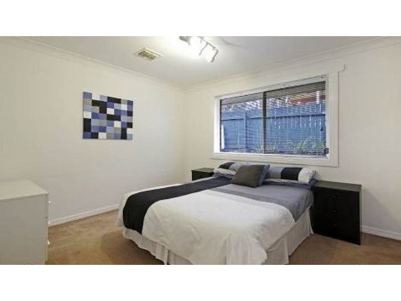 15 Halloran Drive, Jerrabomberra NSW 2619