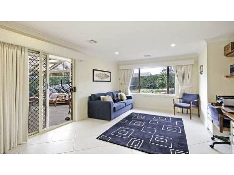 15 Halloran Drive, Jerrabomberra NSW 2619