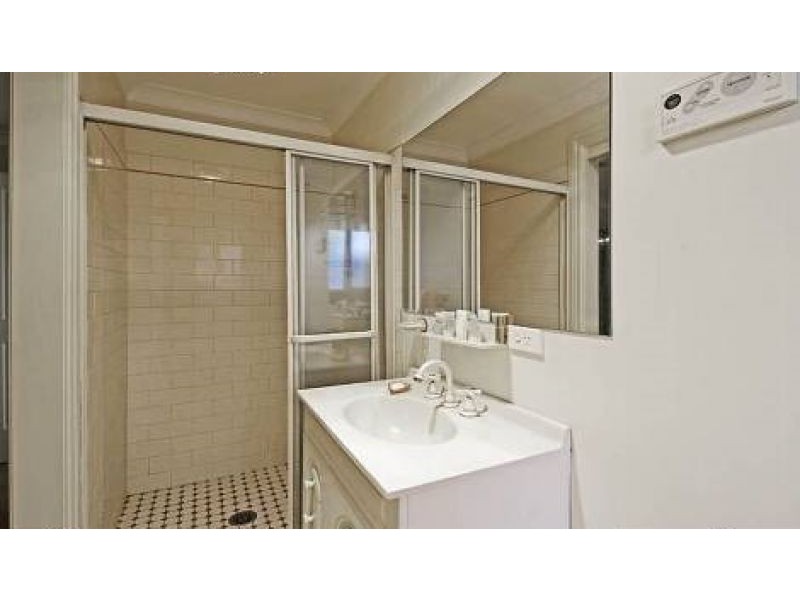 15 Halloran Drive, Jerrabomberra NSW 2619