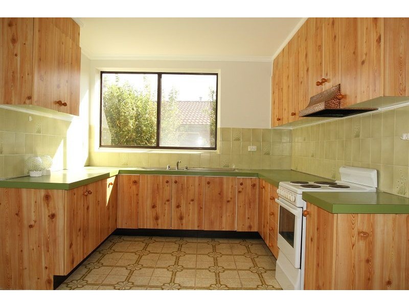 13 Waratah Street, Queanbeyan NSW 2620