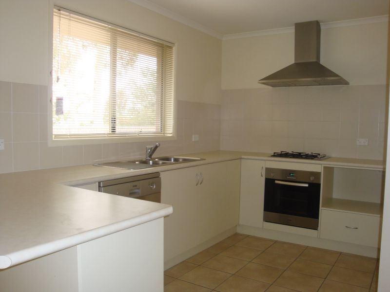 1/43-47 Hutchinson Circuit, Queanbeyan NSW 2620