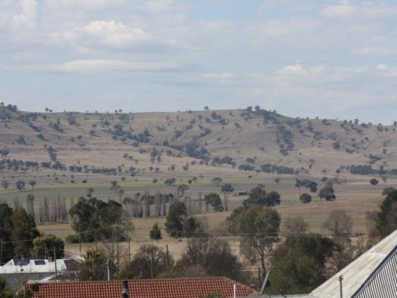 13 Church Street, Coolah NSW 2843