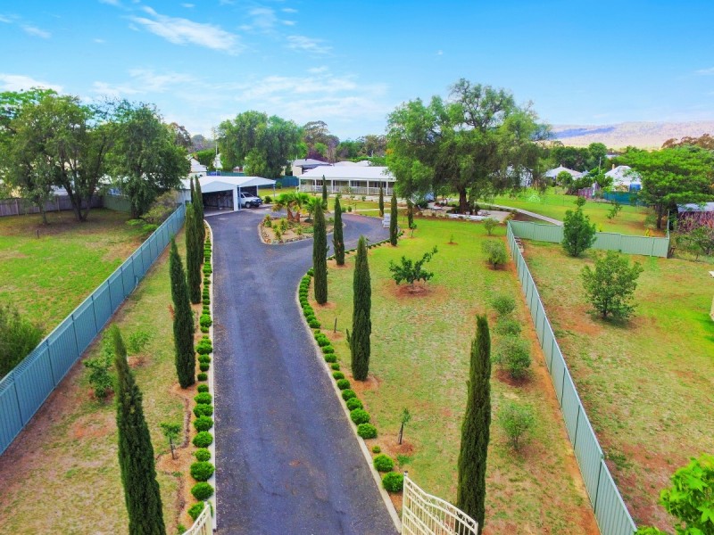 10 Cameron Place, Coolah NSW 2843