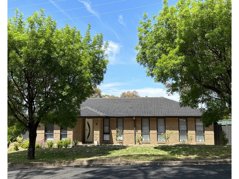 16 Irwin Street, Coolah NSW 2843