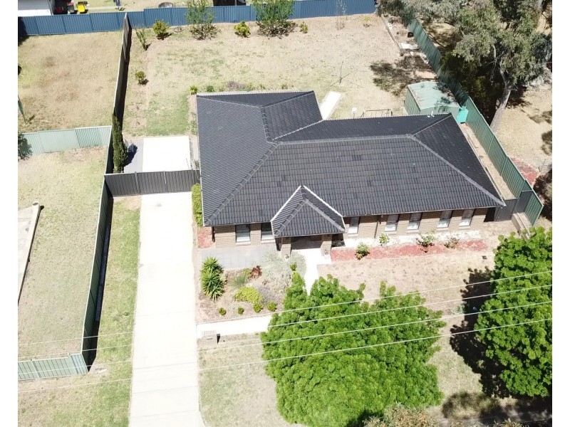 16 Irwin Street, Coolah NSW 2843