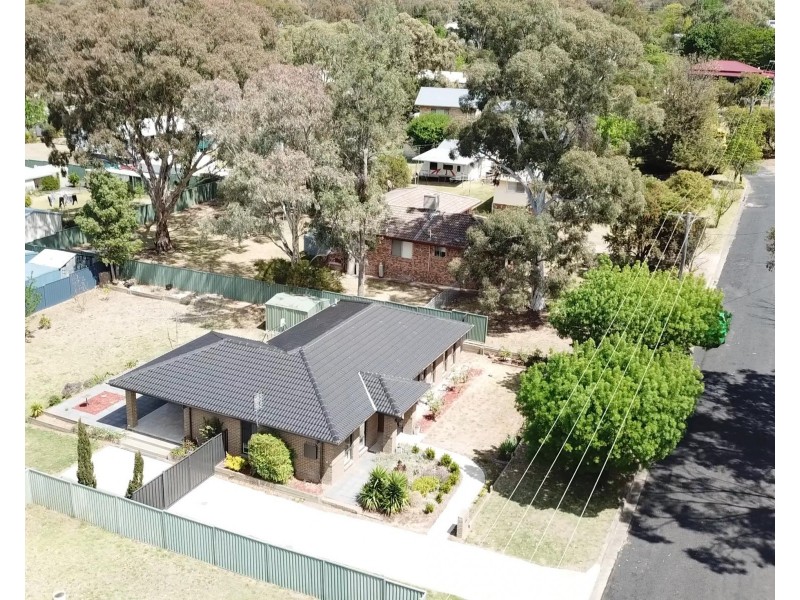 16 Irwin Street, Coolah NSW 2843