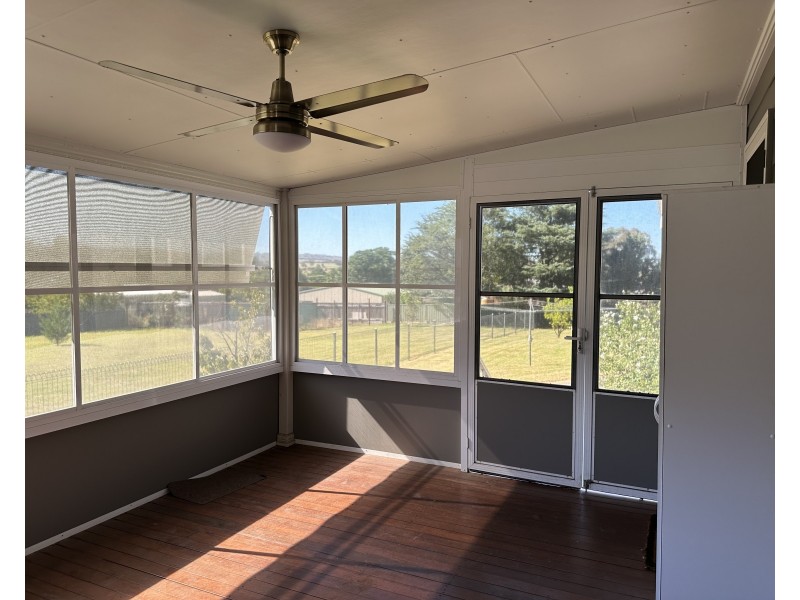 10 Cameron Place, Coolah NSW 2843