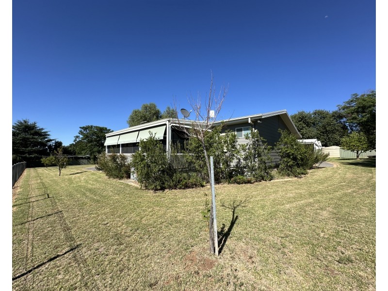10 Cameron Place, Coolah NSW 2843