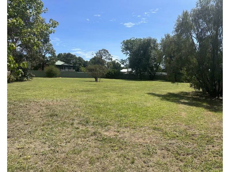 12 Cameron Place, Coolah NSW 2843