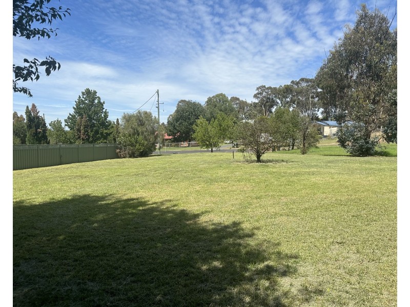 12 Cameron Place, Coolah NSW 2843