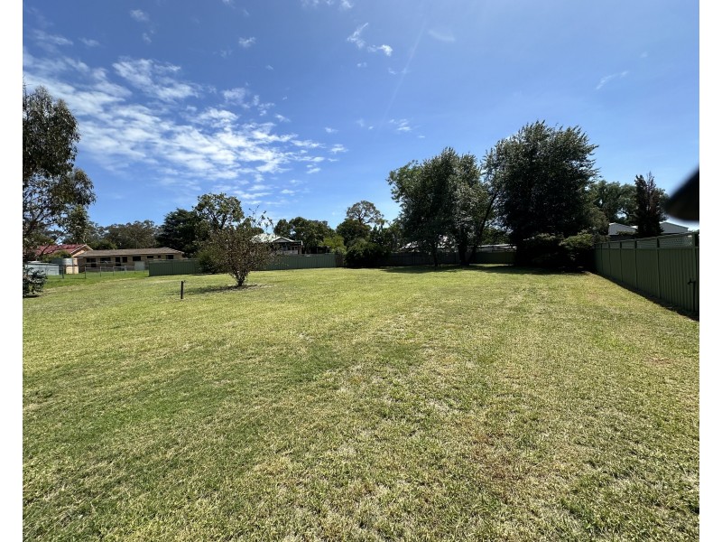 12 Cameron Place, Coolah NSW 2843