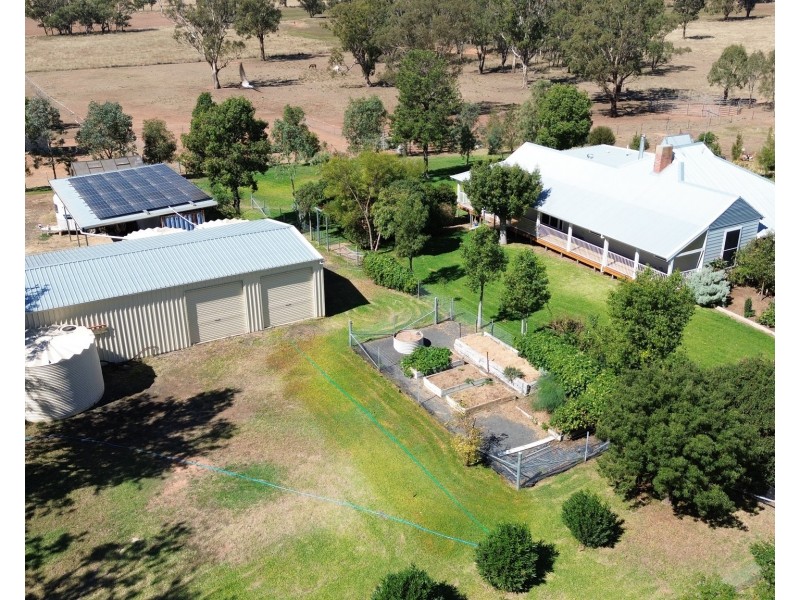 The Old School House/75 Denham Street, Leadville via, Dunedoo NSW 2844