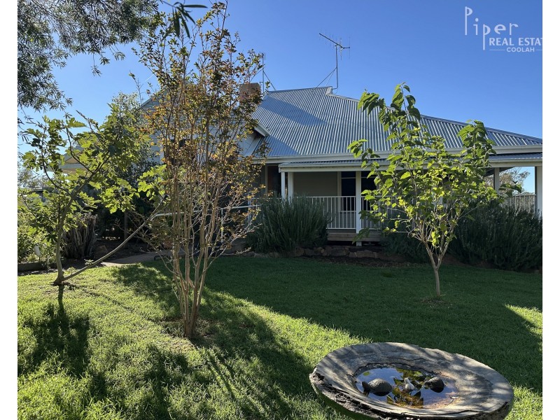 The Old School House/75 Denham Street, Leadville via, Dunedoo NSW 2844