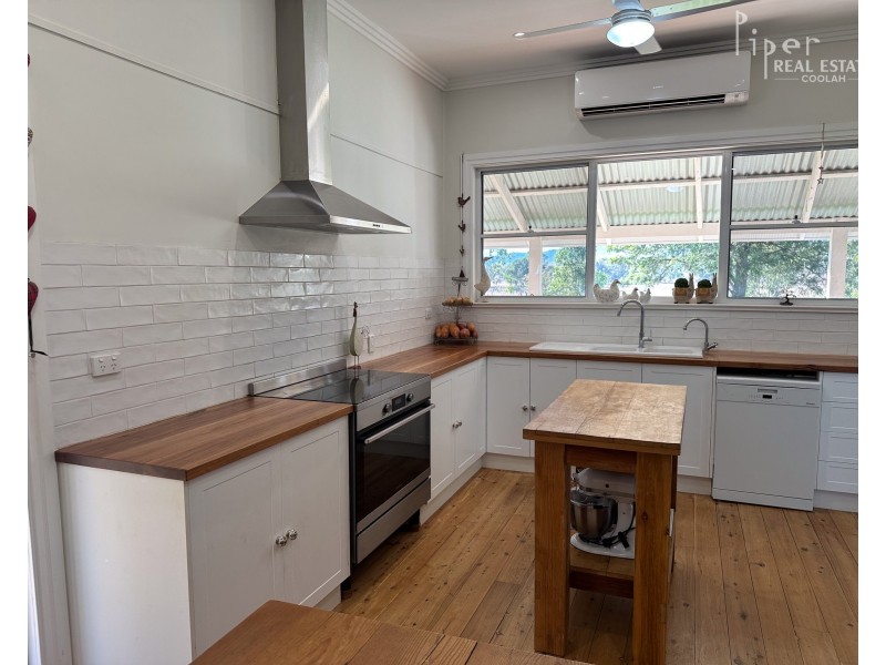 The Old School House/75 Denham Street, Leadville via, Dunedoo NSW 2844