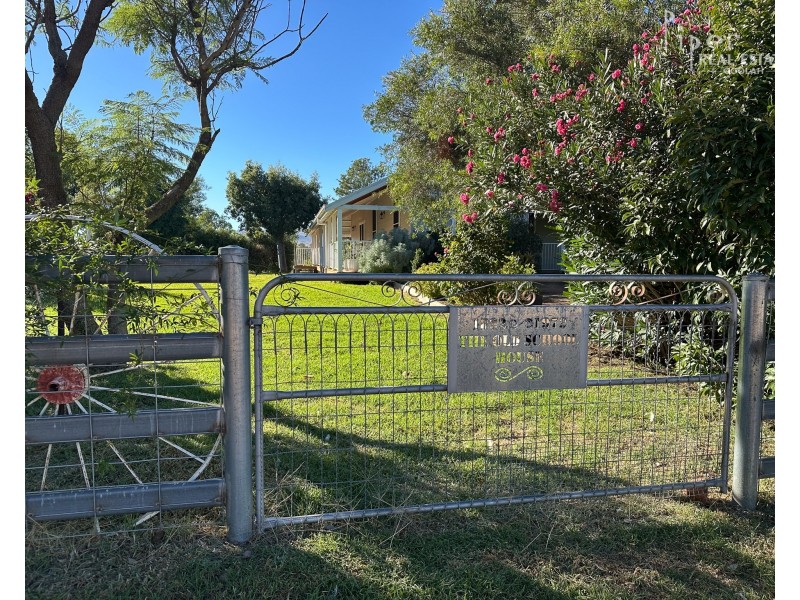 The Old School House/75 Denham Street, Leadville via, Dunedoo NSW 2844