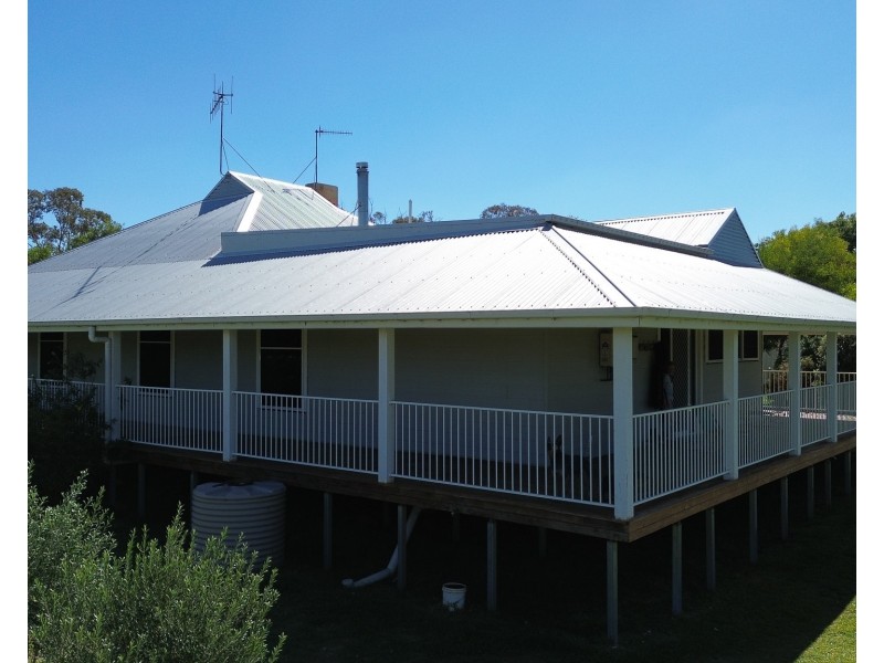 The Old School House/75 Denham Street, Leadville via, Dunedoo NSW 2844
