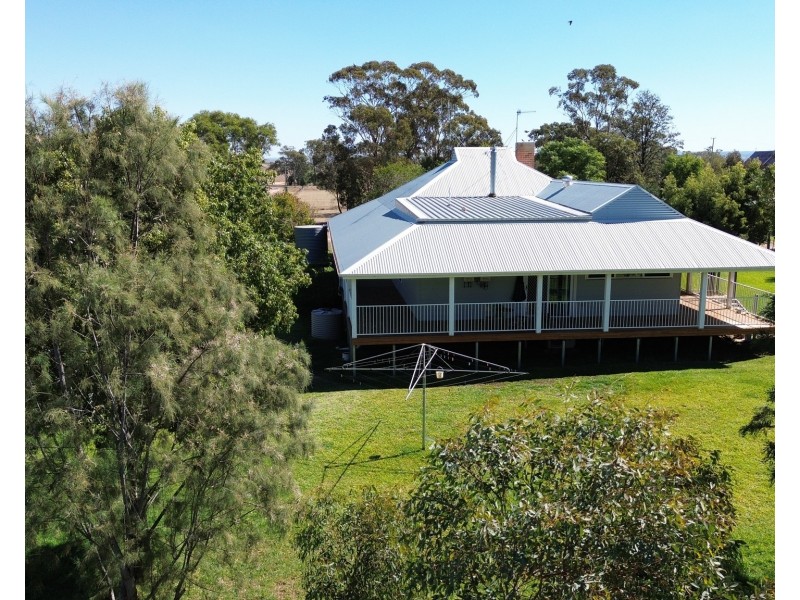 The Old School House/75 Denham Street, Leadville via, Dunedoo NSW 2844