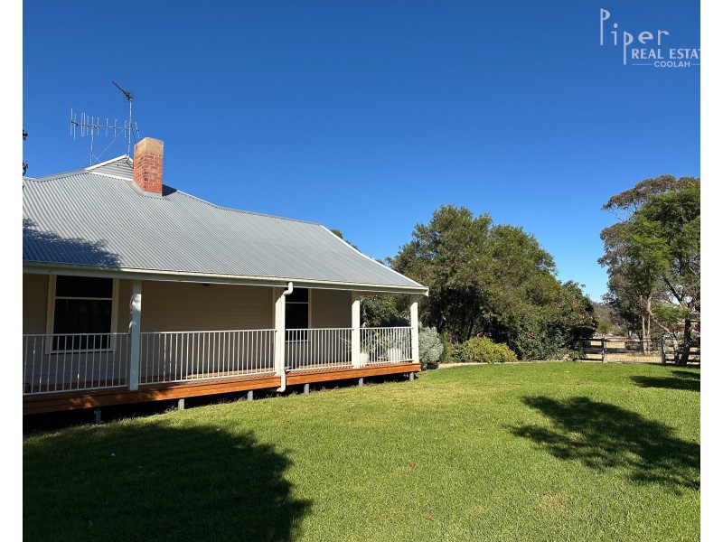 The Old School House/75 Denham Street, Leadville via, Dunedoo NSW 2844