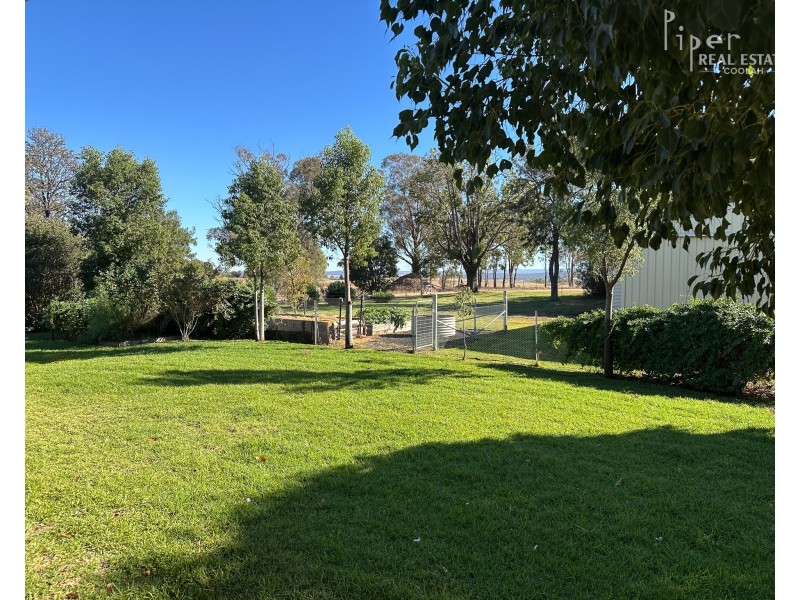 The Old School House/75 Denham Street, Leadville via, Dunedoo NSW 2844