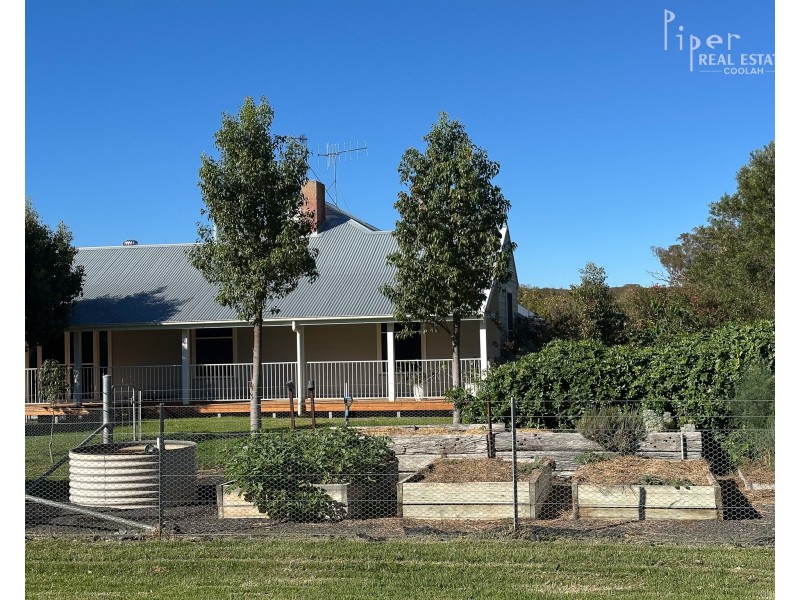 The Old School House/75 Denham Street, Leadville via, Dunedoo NSW 2844