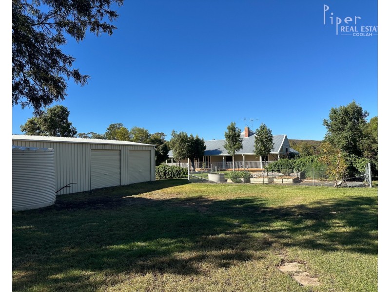 The Old School House/75 Denham Street, Leadville via, Dunedoo NSW 2844