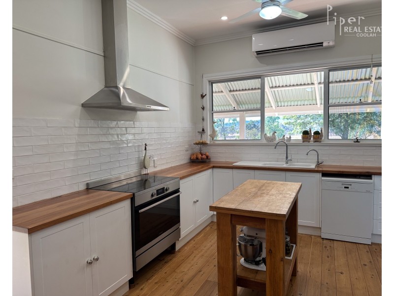 The Old School House/75 Denham Street, Leadville via, Dunedoo NSW 2844