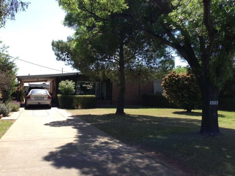 253 Hetherington Street, Deniliquin NSW 2710