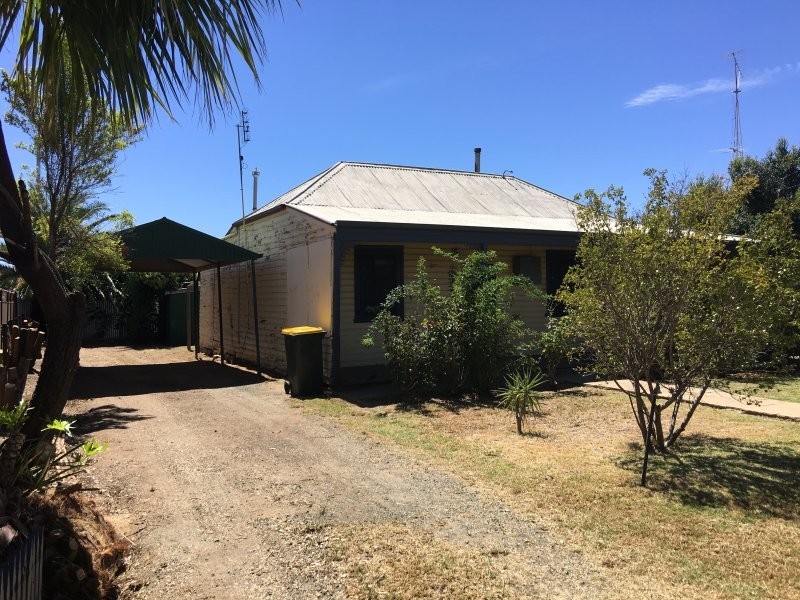 407 Macauley Street, Hay NSW 2711