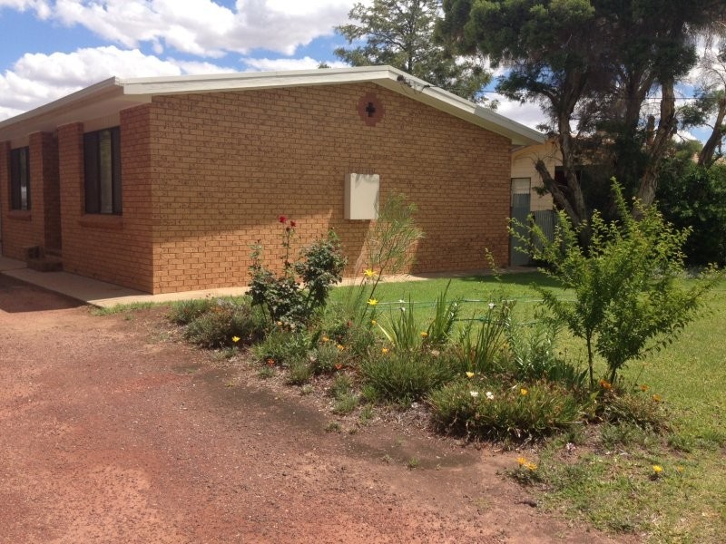 334-336 Russell Street, Hay NSW 2711