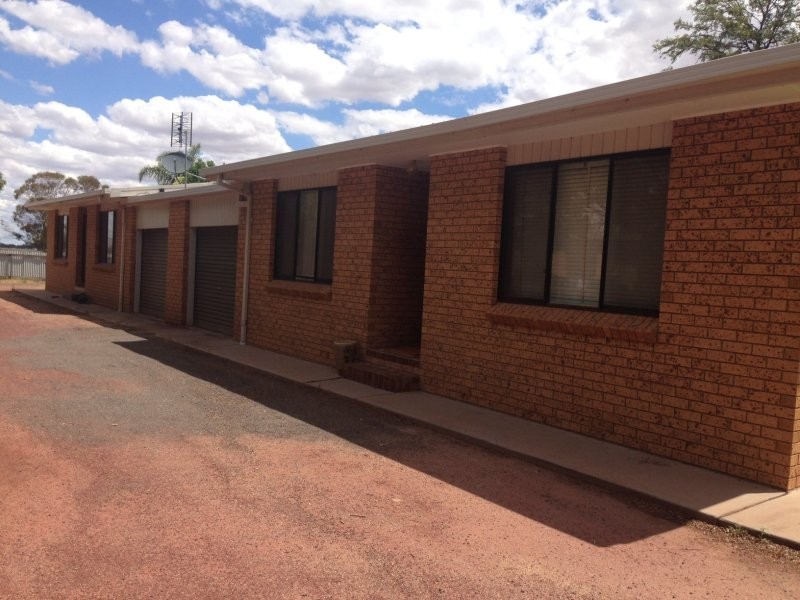 334-336 Russell Street, Hay NSW 2711