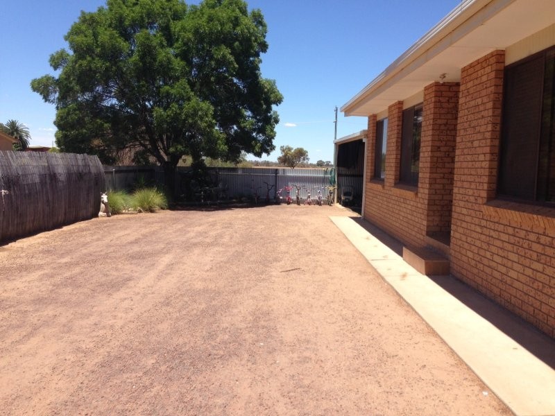 334-336 Russell Street, Hay NSW 2711