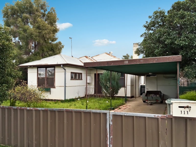 111 Crispe Street, Deniliquin NSW 2710