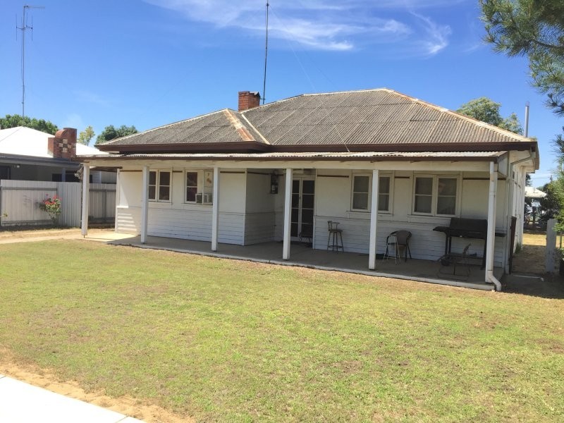409 Wood Street, Deniliquin NSW 2710